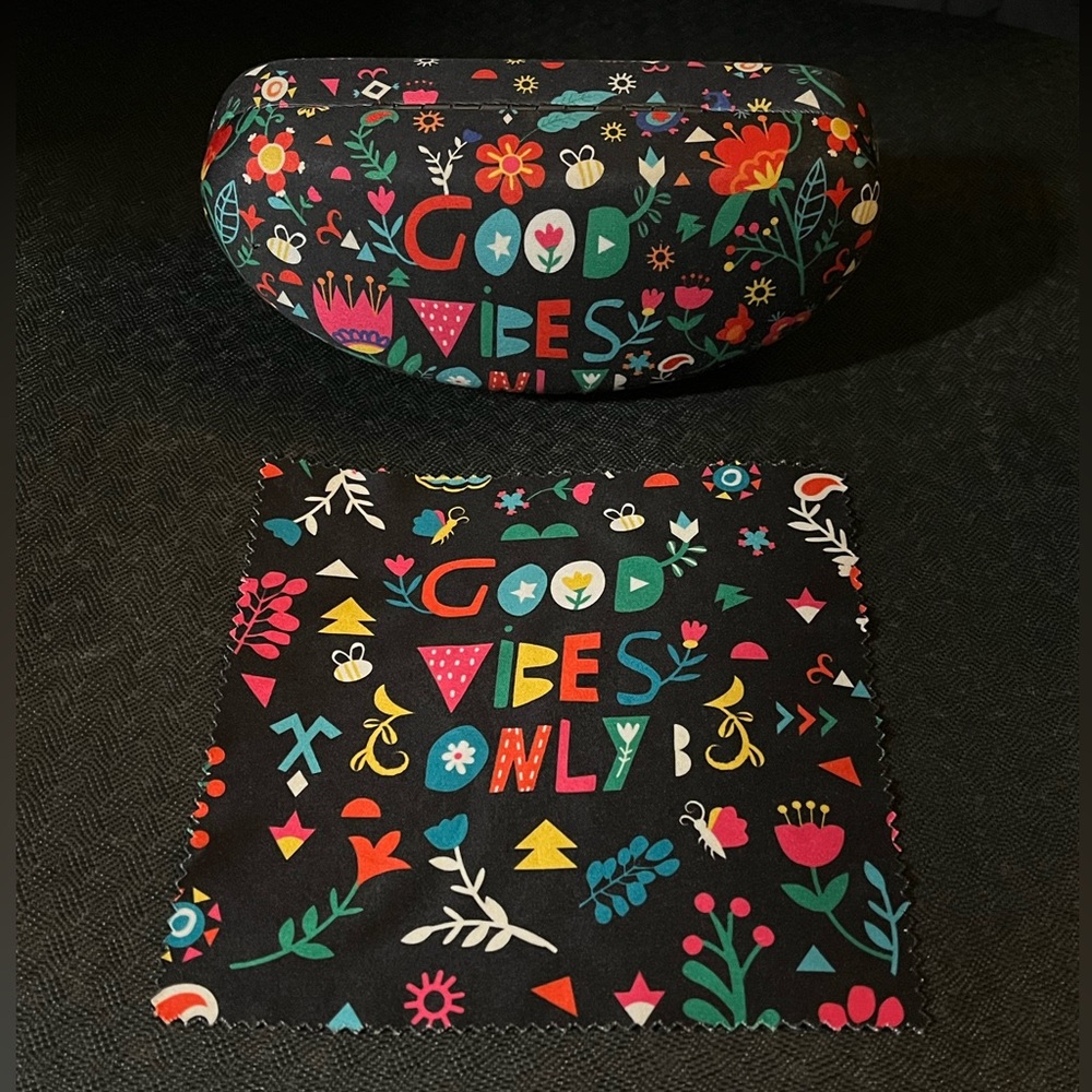 Chumbak Eyewear/Sunglasses Case with Microfibre Cloth Large